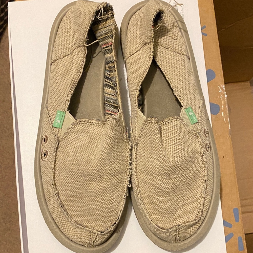 4 for 20.00 ❤️Sanuk Tan Slip-On Women's Shoes